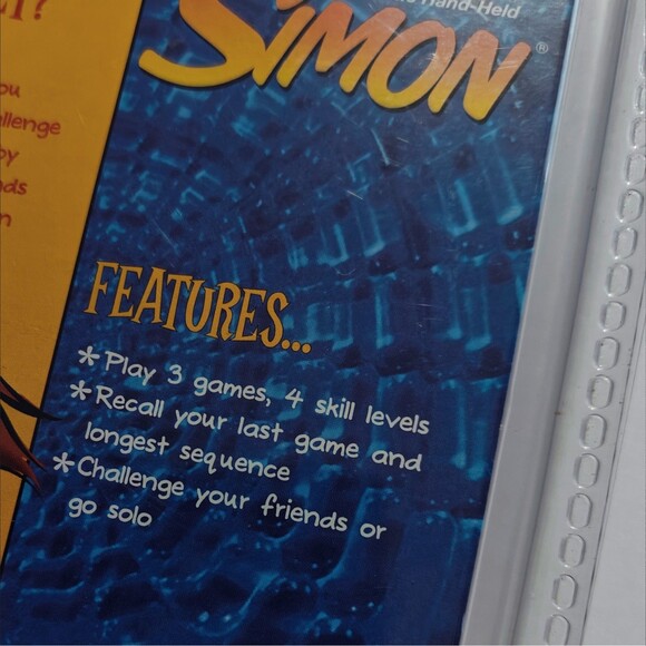 Simon New Vtg Handheld Electronic Game 2002 Sealed Pocket Memory Travel Light - Picture 2 of 9